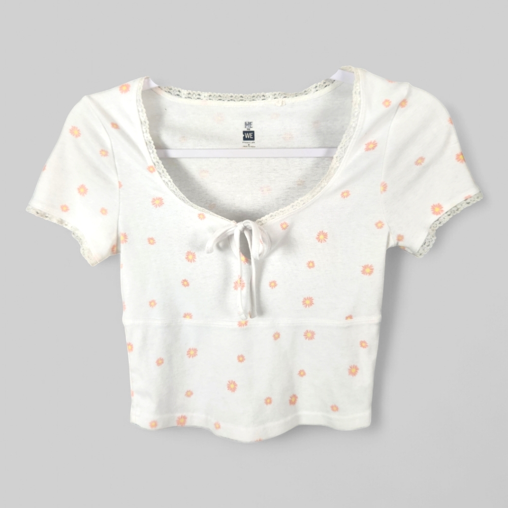 PacSun Me to We Dainty Floral Baby Tee Small Daisy Keyhole Bow Lace Cute